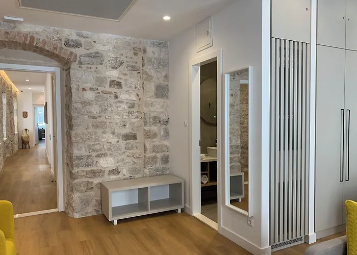 アパートホテル Priuli Heritage スプリト